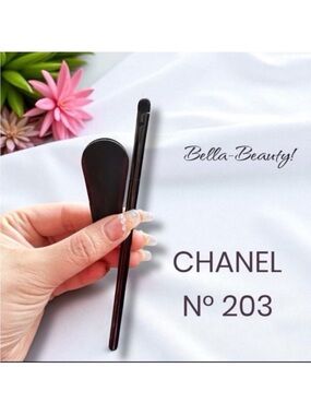 Chanel Nº 203 Eye-Contouring Brush LES PINCEAUX DE CHANEL
     ~NEW~